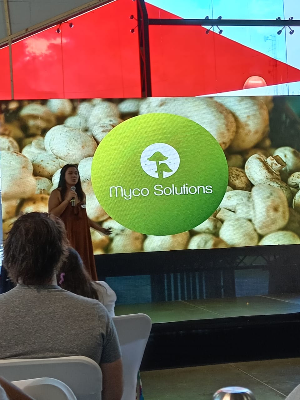 Presentación de Myco Solutions en la incubación Constelar